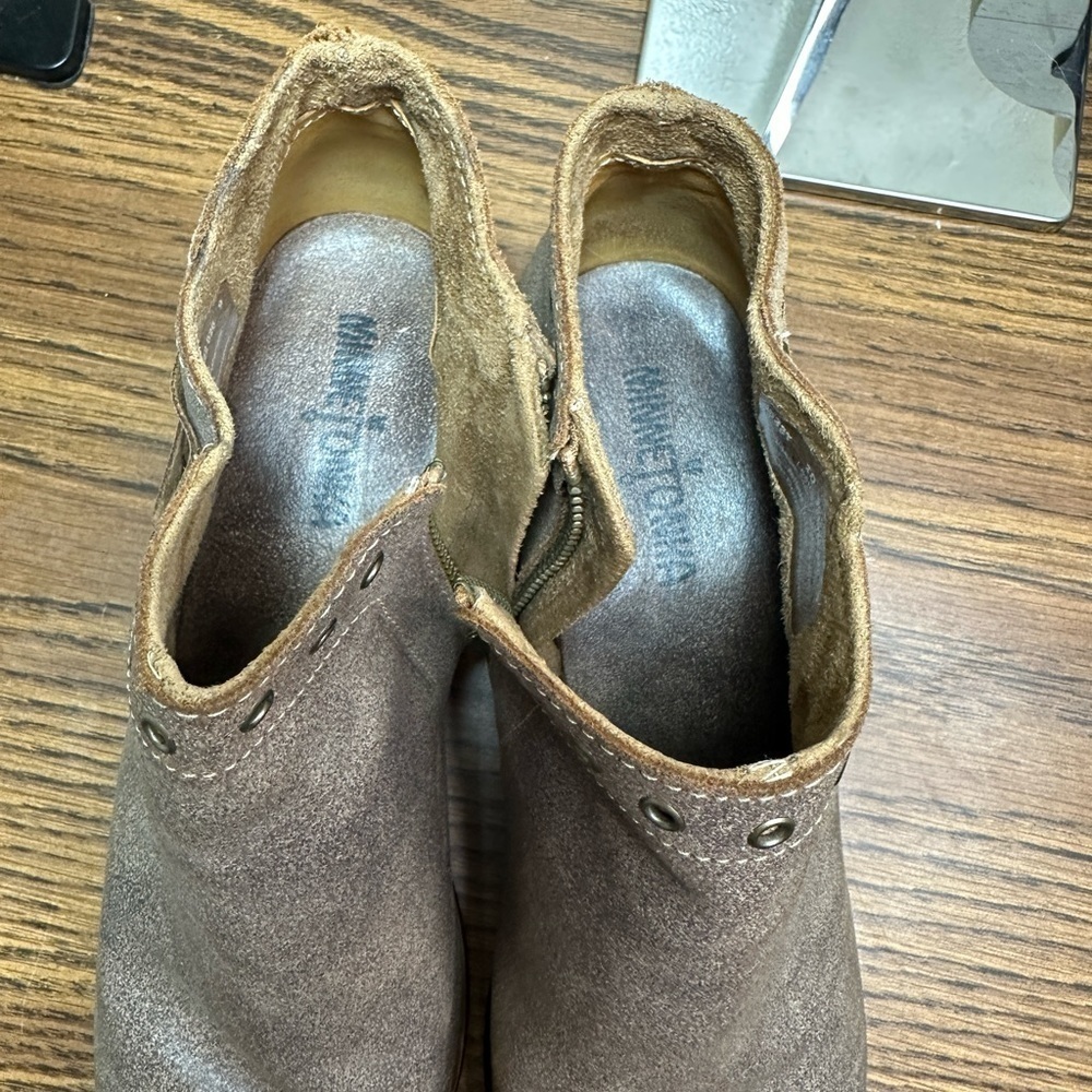 EUC Minnetonka Brenna Tan Suede Ankle Booties Size‎ 10 - Picture 11 of 13
